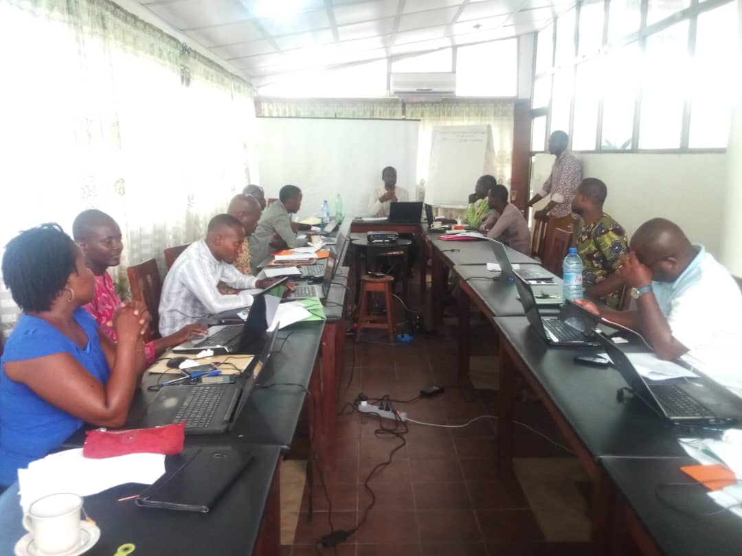 AcademyEdtech's tweet photo. Dans le cadre des élections prochaines, les responsables des médias ont été formé par la maison des médias pour les investigation avec le concours de, @USEmbassyBenin.
 @AcademyEdtech  représenté par @padbor a formé ces derniers  sur les techniques de détection de fack news https://t.co/fnaTFNFU5p
