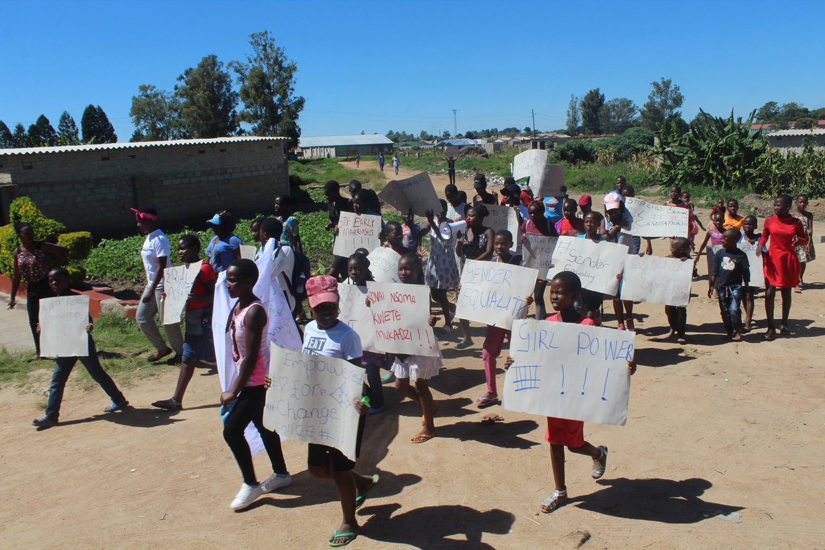ShamwariyeMwana's tweet photo. #HappeningNow Shamwari Yemwanasikana's Chitungwiza Child Rights Ambassadors march against child sexual exploitation. They are also calling for an end to child marriages #SayNoToChildSexualExploitation #EndChildMarriages https://t.co/7FFoSMNYVw