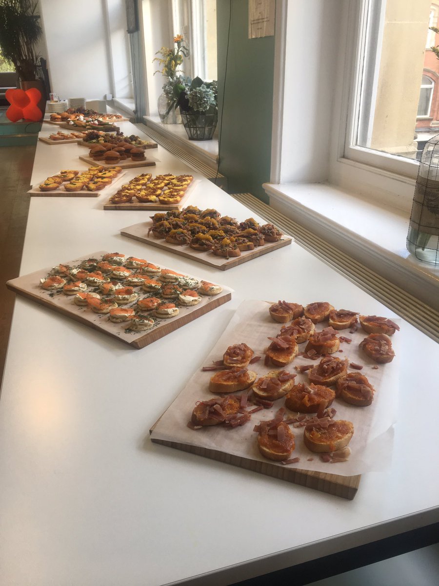 sarahmcharg's tweet image. I had a fab night at the 1st meet up @CardiffSD @milkandsugarcdf @thecardiffstory 
Loved the 20 seconds per slide challenge for my 3 minute presentation &amp;amp; really looking forward to future gatherings! 🧀🍕✏️