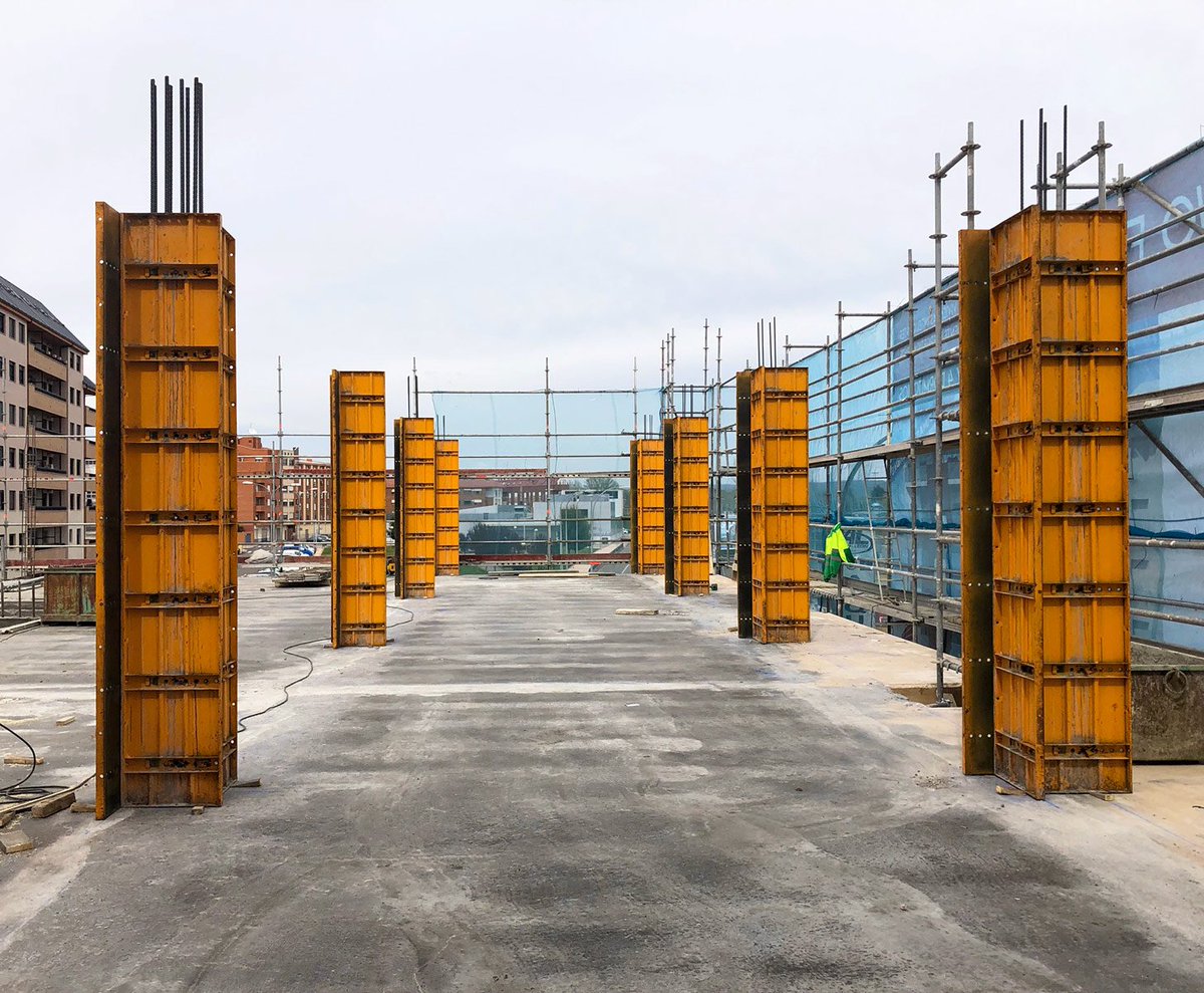 Avanzando en la estructura de 19 viviendas🏗🏡 para Proyectos Luengo Vega en 📍#Leonesp
📲 luengovega.es
➖➖➖➖➖➖➖➖➖
#edificio #vivienda #construcción #arquitectura