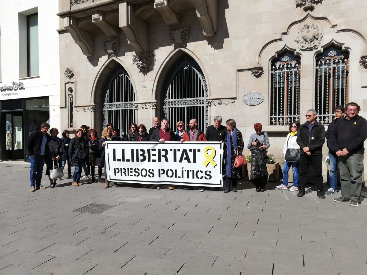 DeLectiu's tweet photo. Ho hem tornat a fer, i hi serem fins que calgui
#LlibertatPresosPoliticsiexiliats #judici1O #JudiciFarsa #usvolemacasa #granollers https://t.co/ZkfAPQ6LWD