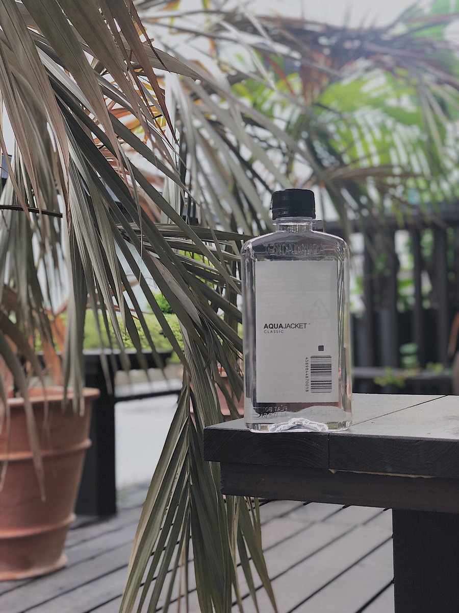 AQUA_JACKET's tweet image. #アクアジャケットクラシック の水は、富士山麗で採水されたナチュラルミネラルウォーター 、軟水で飲みやすい水です。
-
The area of sampling water is in the foot of Mt. Fuji. It is soft water and natural mineral water, so you can drink smoothly.

#aquajacket #aquajacketclassic l