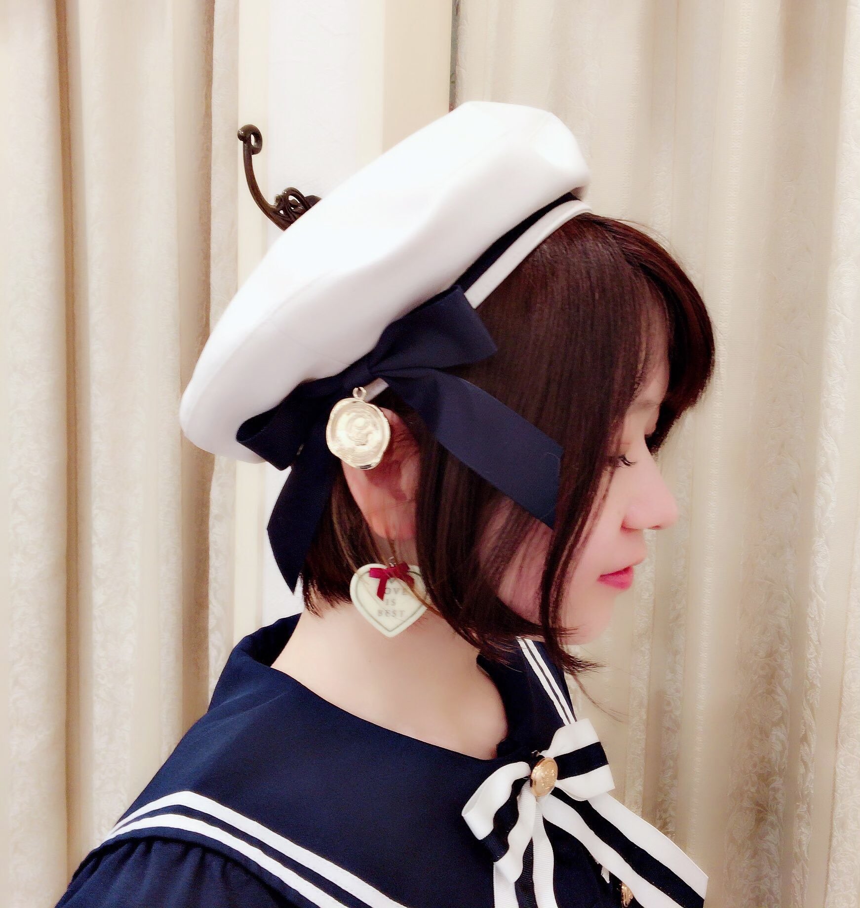 【新品】Amavel ベレー帽ネイビー ロゴリボンブローチ付ベレー帽 （9214789419239）– Amavel