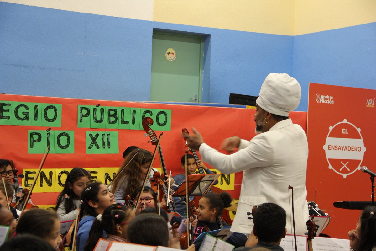 accionmusica's tweet photo. Muchas gracias @fundacionTef por esta gran oportunidad y por impulsar la música como herramienta de transformación social organizando este encuentro con @carlinhosbrown ❤️🎶 #muchomasquemusica #musicaquetransforma https://t.co/mytbffwOIG