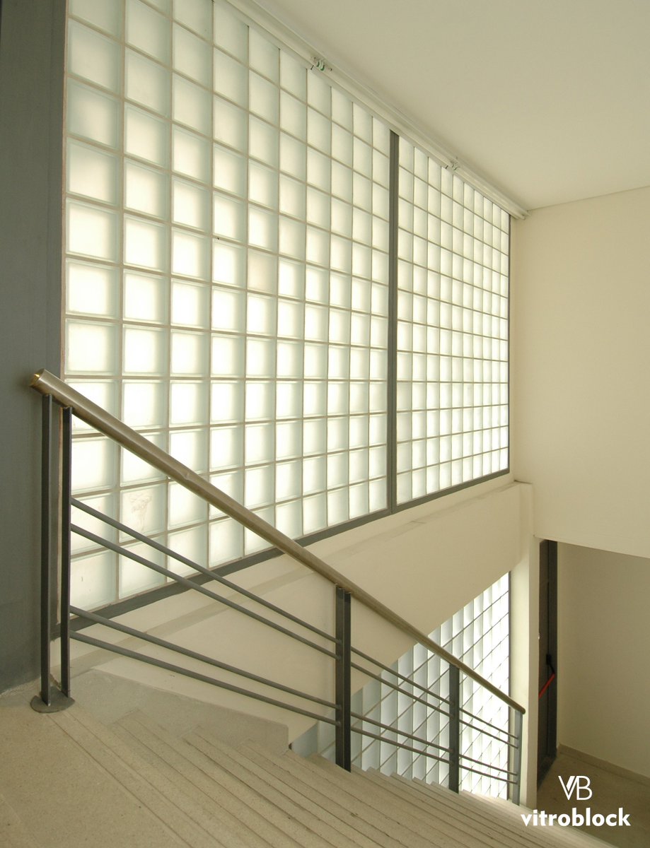 vitroblock's tweet image. La fuerza estructural de las paredes de vidrio realizadas con ladrillos de vidrio Vitroblock, permite crear obras de gran dimensión ~

Conocé todos los modelos disponibles en nuestra web → bit.ly/2LYMIQU