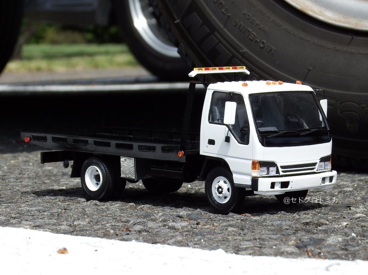 アオシマ 1/32 いすゞエルフ 北米仕様風 車両運搬車 改めてご紹介させ 