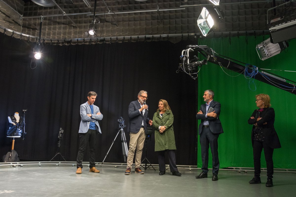 lleidacom's tweet photo. S’inaugura l’Escola Catalana de #Cinema i #Televisió al @MAGICAL_MEDIA 

L'#ECCIT oferirà formació en direcció de cine, guió, documental, direcció fotogràfica, muntatge i #interpretació i acollirà #masterclasses amb directors de renom

https://t.co/J8IL6E9uTp
@parcteclleida https://t.co/O5PZ0fvQHn