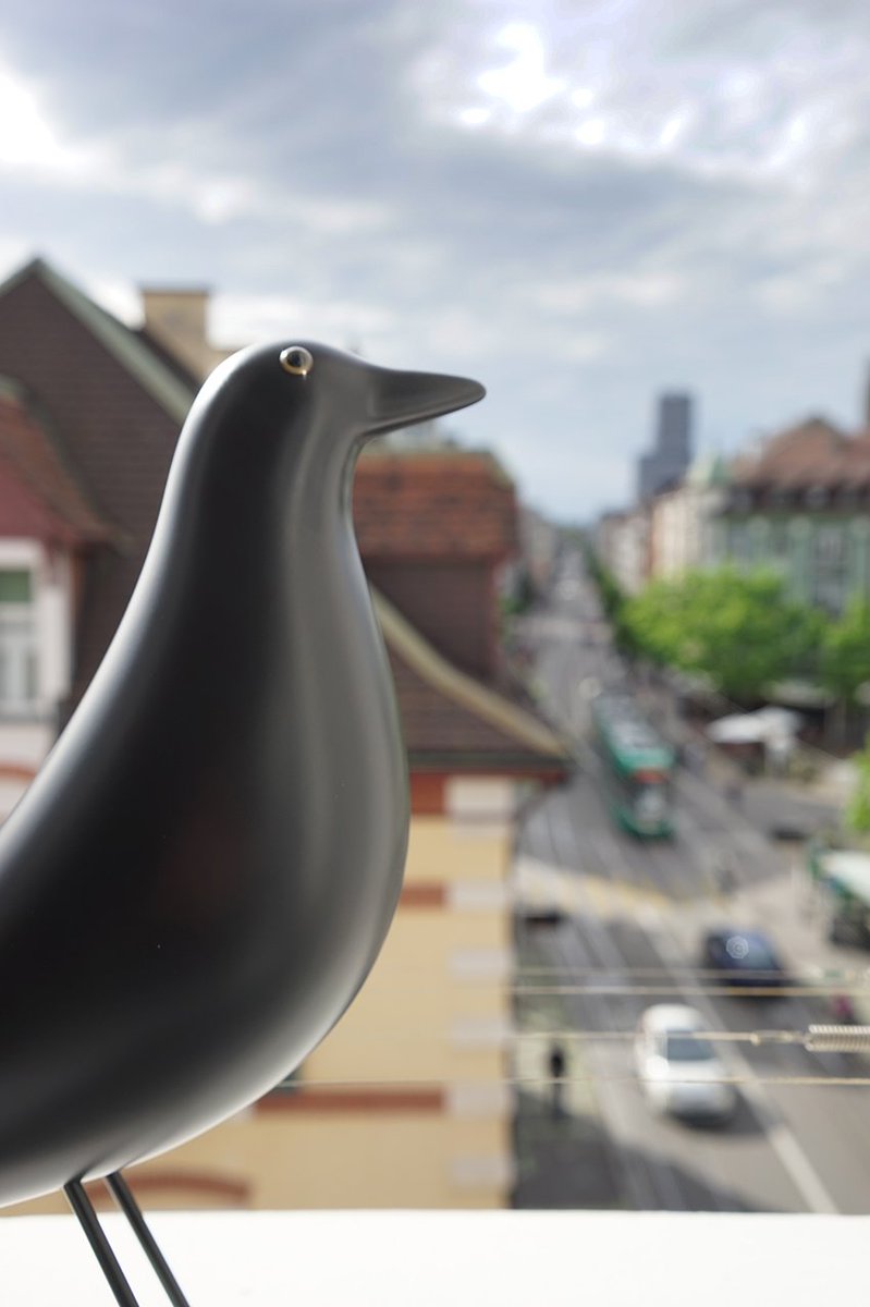roesch_basel's tweet photo. #roesch #roeschbasel #vitra #housebird #homedecor #interiordesign #design #basel #georgenelson #wallclock #inneneinrichtung #innenarchitektur #eames https://t.co/IyAe5SeVZc