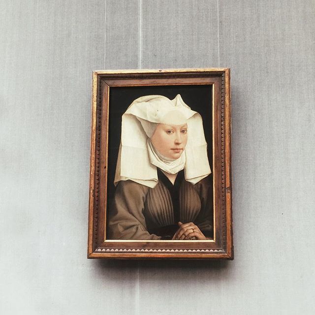 JustmeLoki's tweet photo. Portrait of a Woman with a winged bonnet 💁‍♀️ Rogier van der Weyden (1440) 🎨 #painting #art #artwork #renaissanceart #renaissance #history #netherlandishart #portrait #portraitpainting #staatlichemuseenzuberlin #berlin #fashion #style #headdress #photography #photo #photooftheday https://t.co/3g3CJDb2yZ