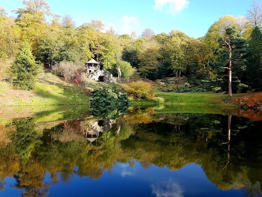 dvk0368's tweet photo. #FridayForay taking in a lakeside walk at Chatsworth House #chatsworth @ChatsworthHouse #Bakewell #Derbyshire #peakdistrict #lake #reflection  #bluesky #Autumn #view #scenery #landscape #dayout #daytrip #attraction #excursion https://t.co/JCfQSfji54