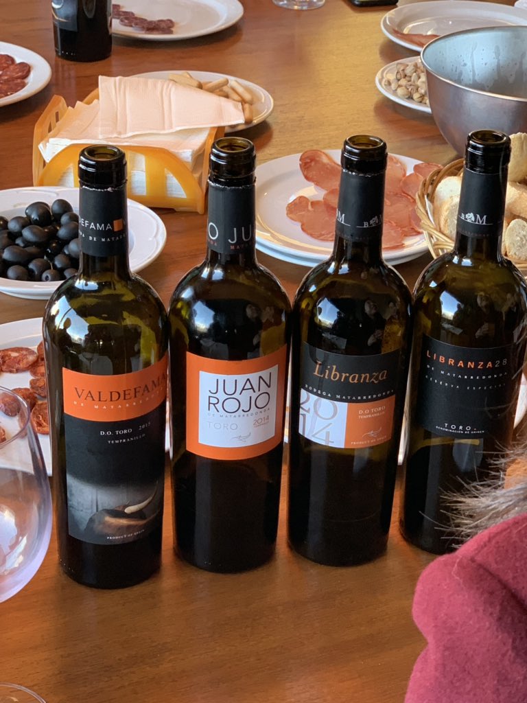 BMatarredonda's tweet photo. En Bodegas Matarredonda disfrutamos ayer de una cata en muy buena compañía , junto al Arco Iris !!🌈🍷🔝 https://t.co/etNKwPL9dW