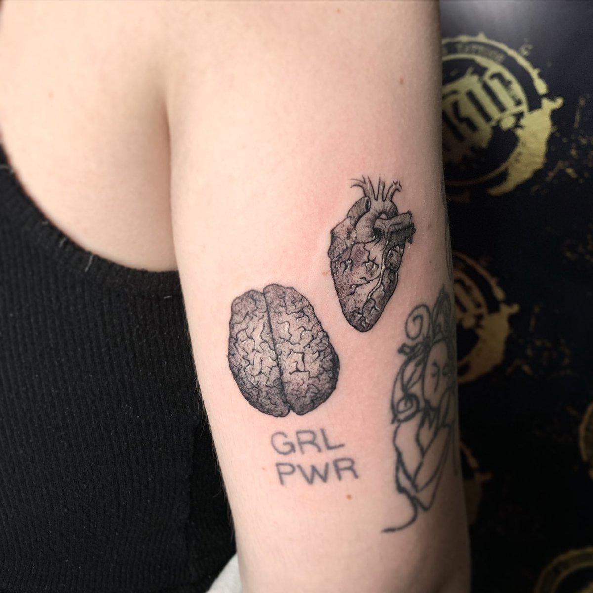 amandalouiseart's tweet photo. A cute little brain and heart I did this week 🖤 https://t.co/VDHSwgYG1f
