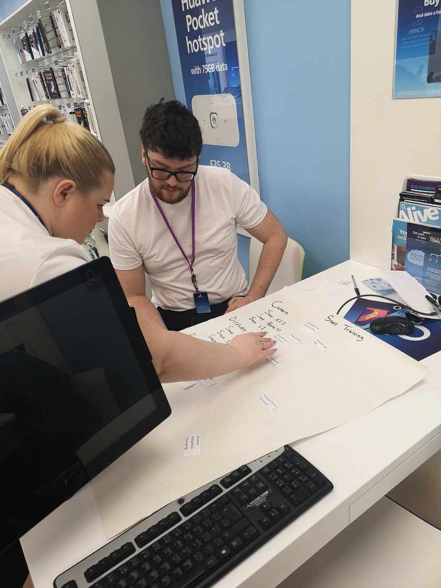 O2GuruLennySale's tweet photo. Bit of @sonyxperia Training on the differences between the different ranges we sell @O2GuruBarry #MidTraining #BeTheExpert #Sony #O2Middleton https://t.co/ehtbxGcswt