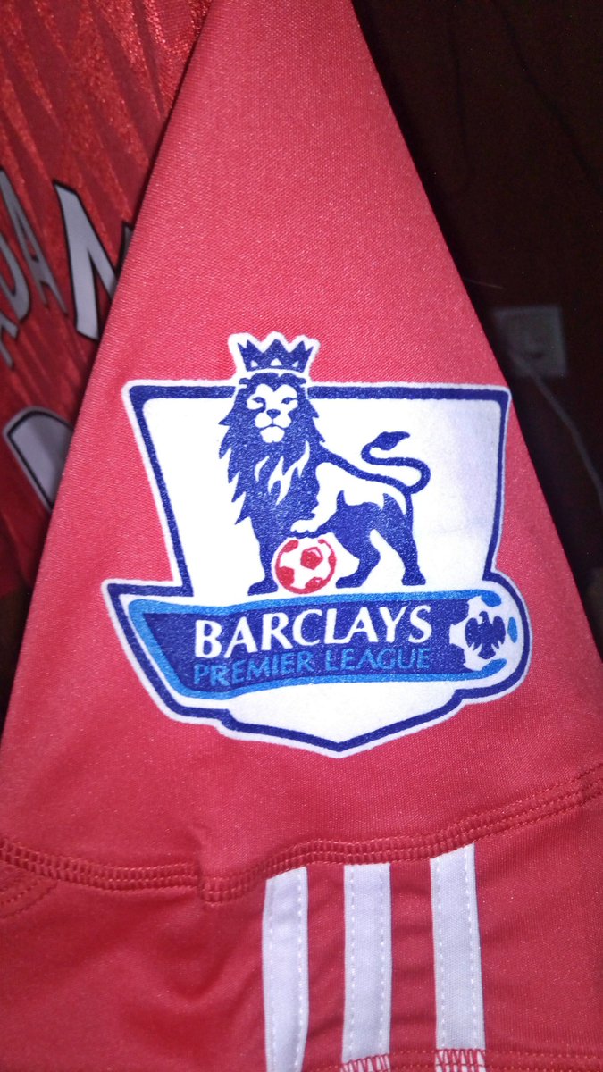 Numpang jual jersey kesayangan
Lfc home kit 11-12 
Jersey asli (ada hologramnya di bagian bawah jersey) 
Patch gatau asli atau engga
No punggung kayaknya sablon biasa 
Jarang bgt dipake
Jual BU
Price? 250k
More info by dm, thanks
Cc : <a href="/IndoAnfield/">Liverpool Supporter</a> 
<a href="/LFCsupporter_ID/">Liverpool FC INA</a>