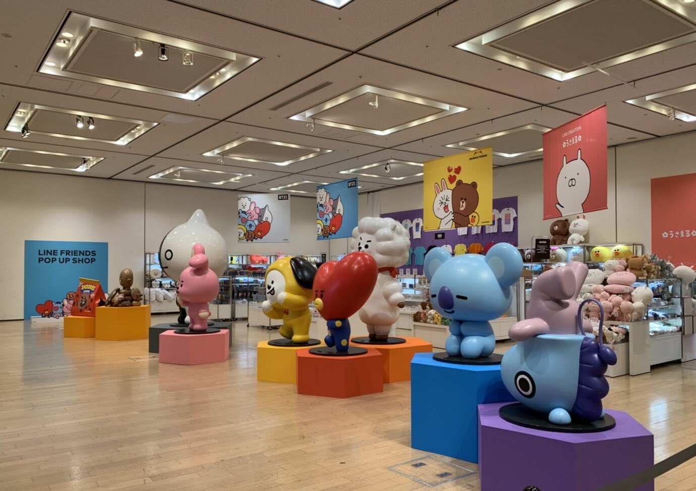 Line Friends Store ハロー 大阪 史上最大級の Linefriends Pop Up Shopが 大丸心斎橋店 にオープンしたよ あなたのお気に入りのキャラクターは みんな 会いに来てね 詳しくはこちら T Co 3bwnbtryga Bt21 うさまる