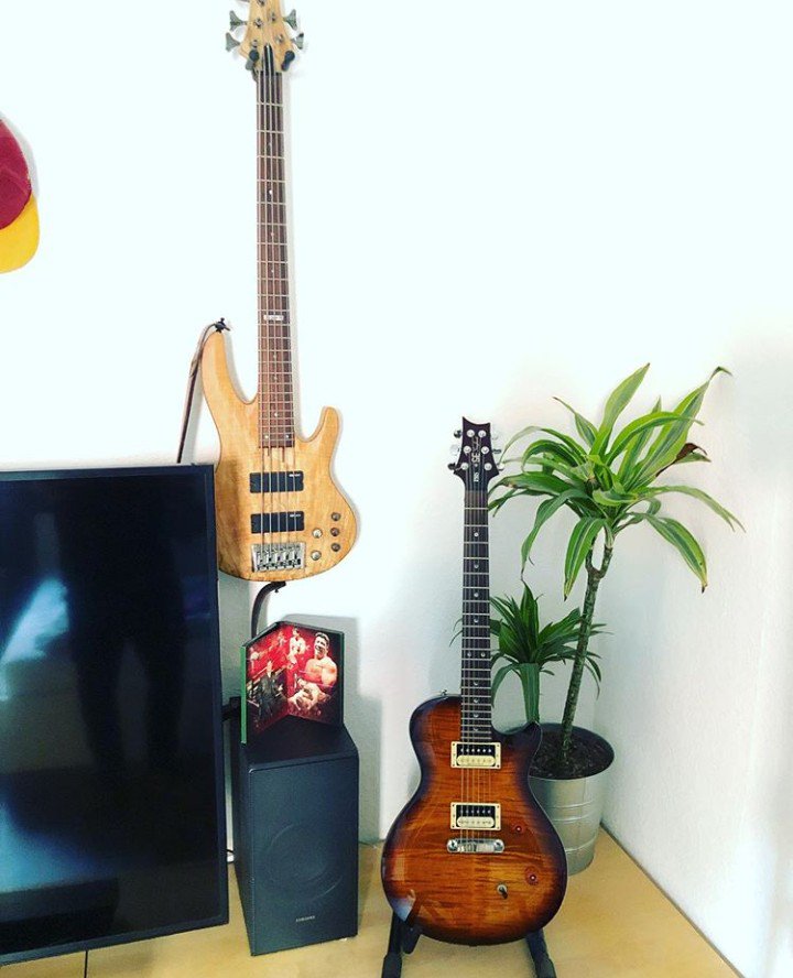 spinmyfate's tweet photo. Patricks new baby for new SMF songs to come! Welcome little #prsguitar https://t.co/UAHaWmZdDD