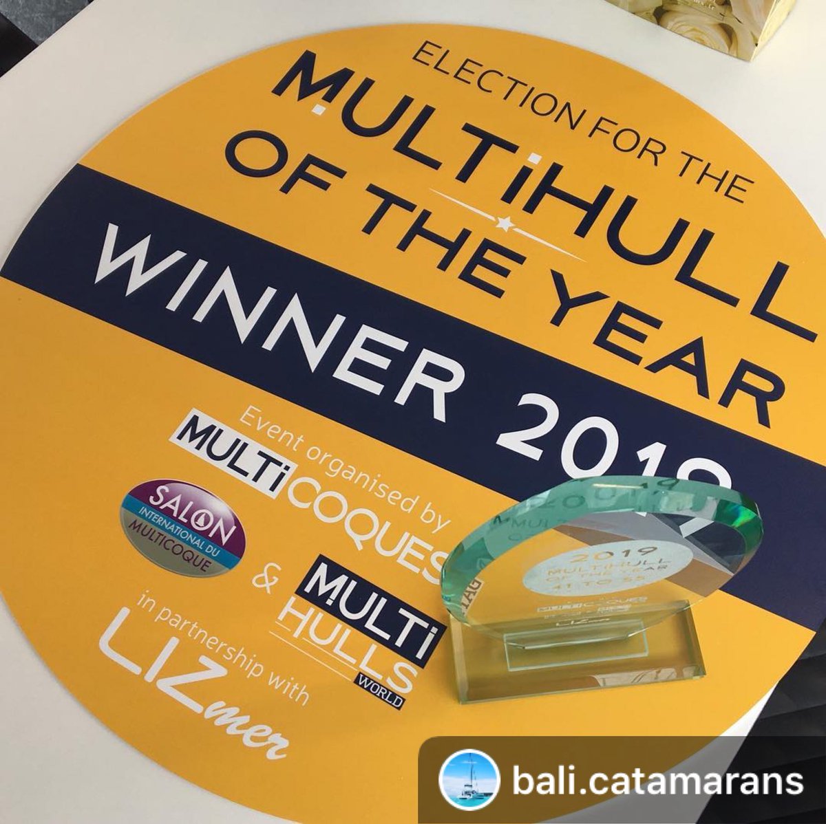 LIZmer_cf's tweet image. Félicitations à notre partenaire @BaliCatamarans pour son prix du #Multicoque de l’année dans la catégorie 41 à 55 pieds pour son Bali 5.4 ! @lagrandemotte #catamaran #multihull #multihulloftheyear2019 #salon #LaGrandeMotte