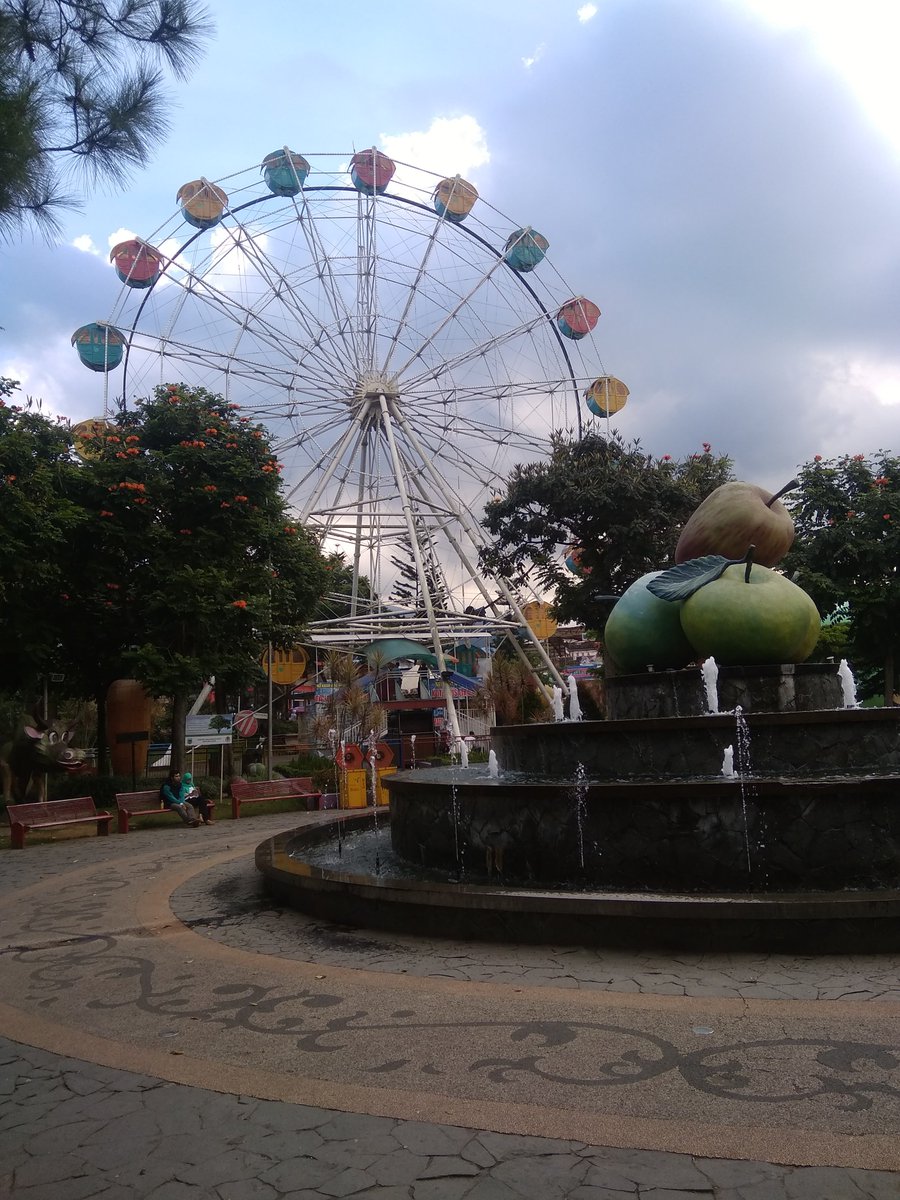 JalananIndones1's tweet photo. Travel sore..taman hiburan rakyat #kotawisatabatu #infobatu #travelmalang #mytrip #mytravel #onebackpacker #oxtravel #wisatamurah #infowisata #kotabatu https://t.co/V1Xy5aOzIJ
