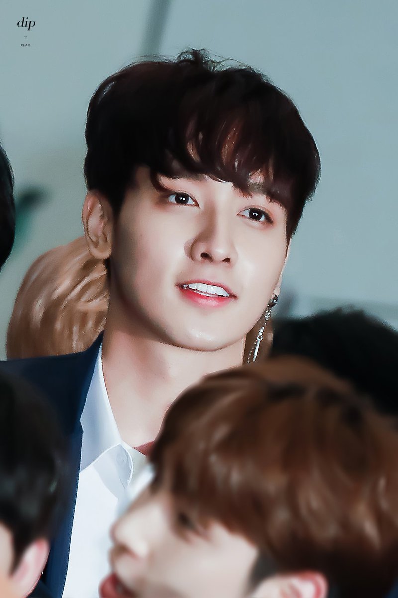 deepinpeak's tweet photo. 190423 용산 블루카펫

#픽 #KongthapPeak #กองทัพพีค #PRODUCE_X_101 #프로듀스X101 https://t.co/hF9AWjkenk