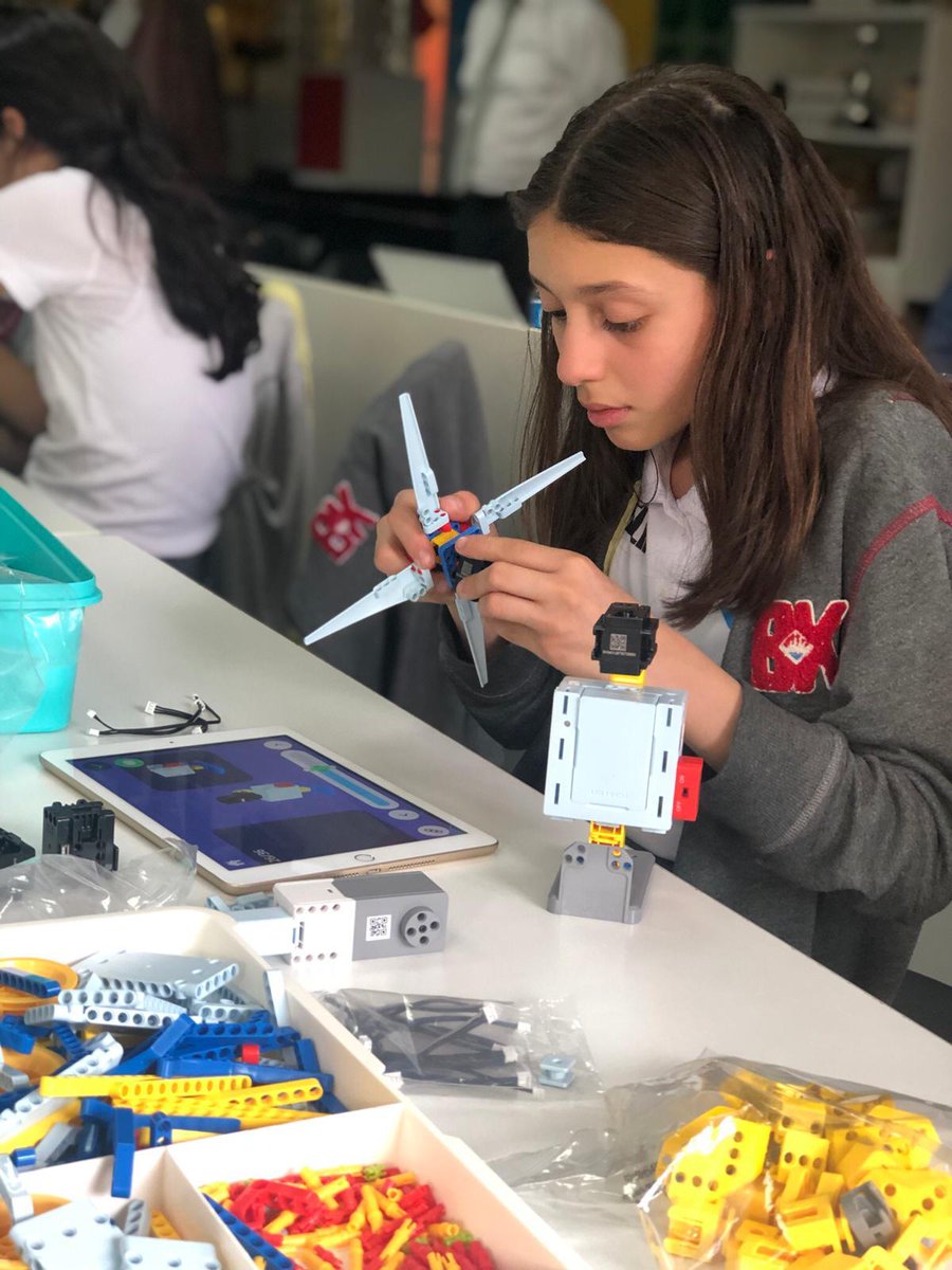 bk_florya's tweet image. 6. ve 7. Sınıf Maker kulübü öğrencilerimiz ile Ubtech robot eğitim seti atölyesi gerçekleştirildi. #coding #robotic #bkegitek