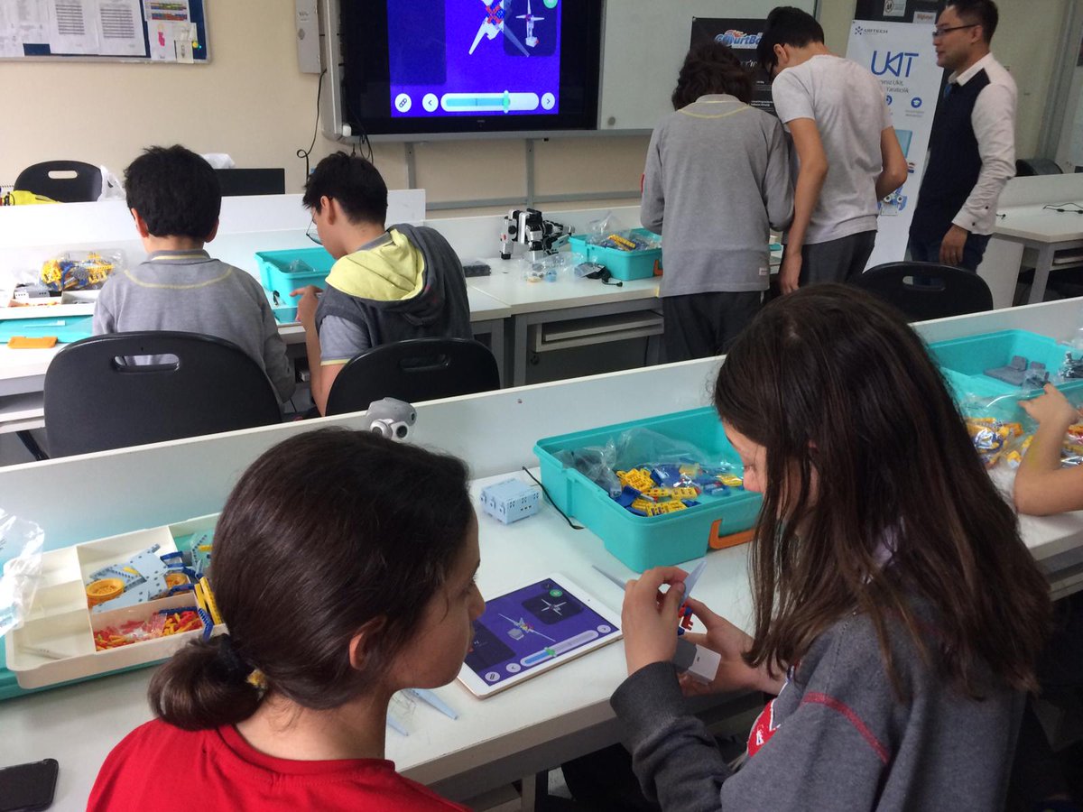 bk_florya's tweet image. 6. ve 7. Sınıf Maker kulübü öğrencilerimiz ile Ubtech robot eğitim seti atölyesi gerçekleştirildi. #coding #robotic #bkegitek