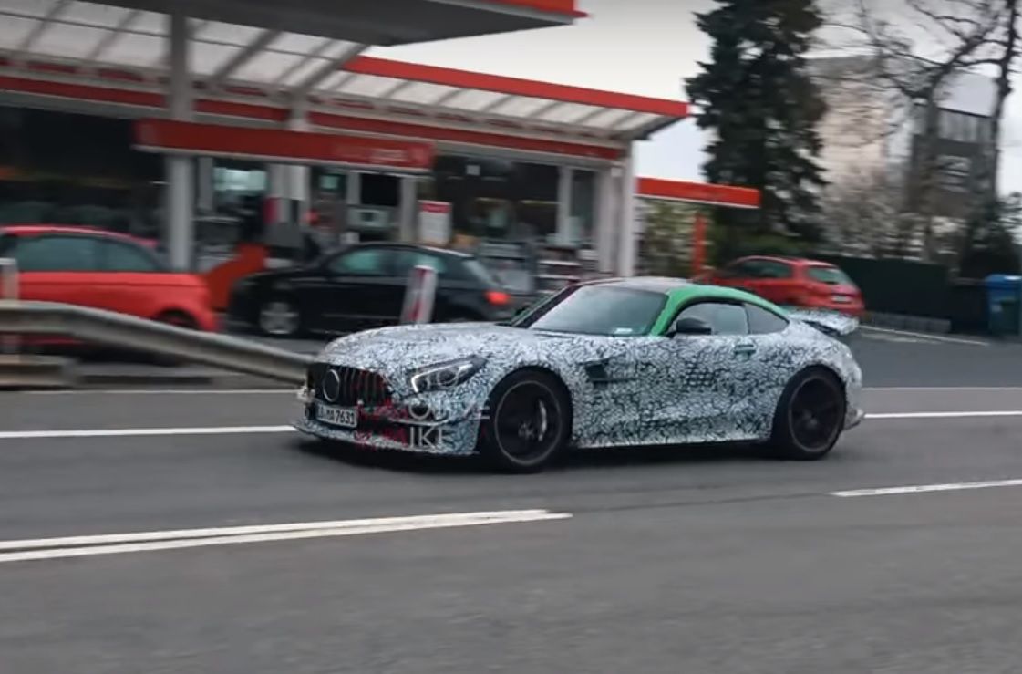 BenzInsider's tweet image. Here’s the New #MercedesAMG GT #BlackSeries #SpyVideo
buff.ly/2Wan6Ge