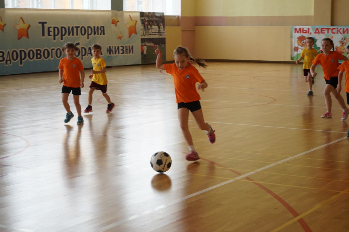 26 апреля продолжился Чемпионат #ШколыРосатома по футболу 5+ в #Трёхгорном. Игры в самом разгаре!