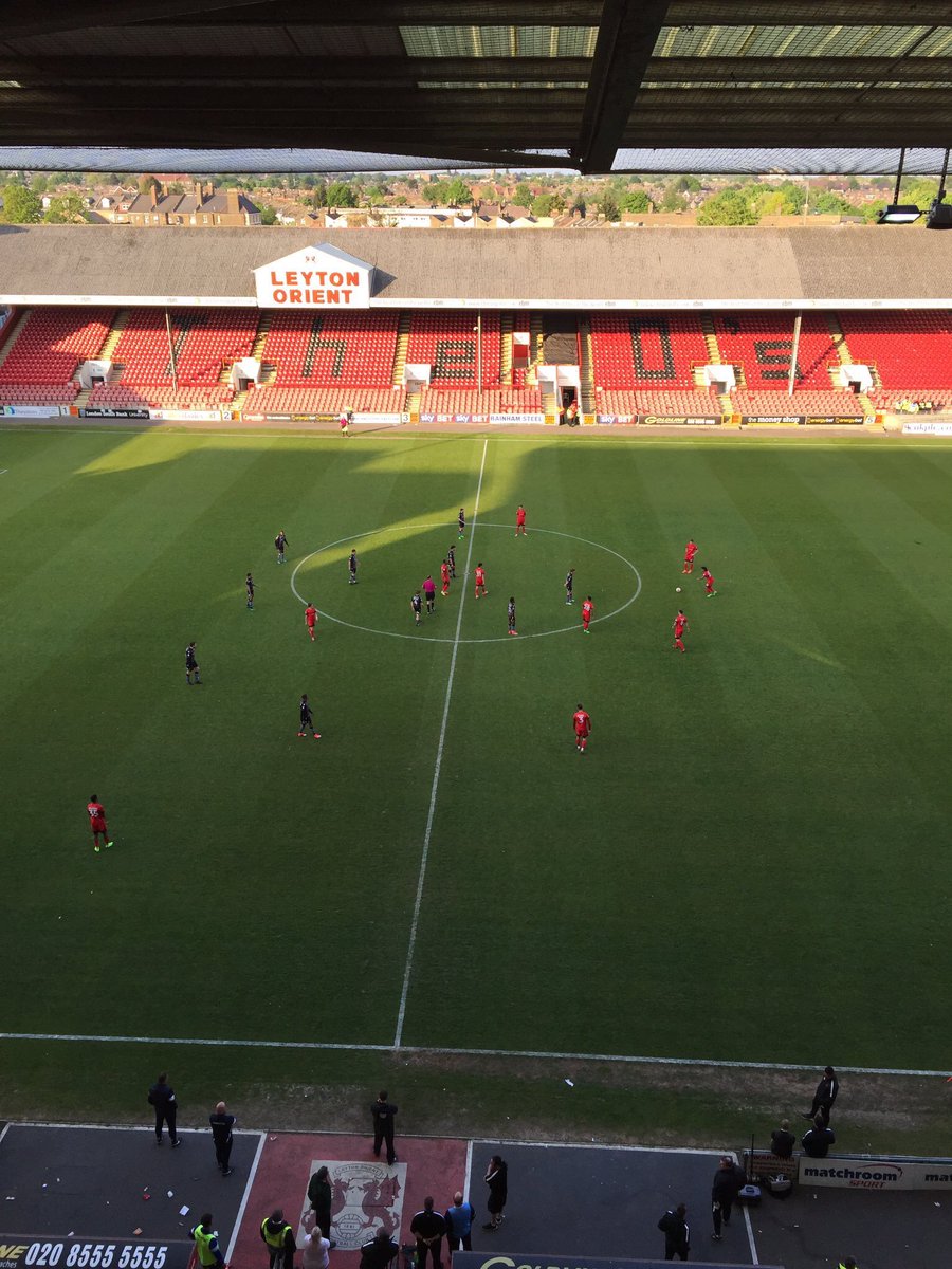 DulcetDave's tweet photo. This is how the last match in the Football League ended at Brisbane Road.
Supporters had to leave the ground after their protest against an owner who didn’t understand or care.
Leyton Orient &amp; Colchester played out a bizarre few minutes.
2 years on the club has been transformed https://t.co/N3vMrzl9Ca