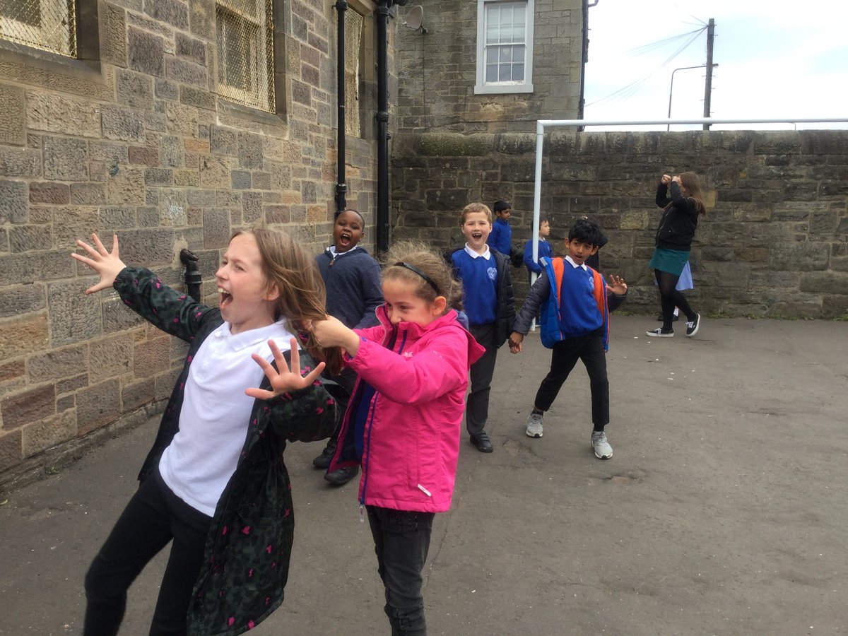 VictoriaEdin's tweet photo. P4 have been creating freeze frames and writing reviews of @MatildaMusical! It's safe to say it was a hit - thanks again for having us @edinplayhouse #EdinCreativeLearning #p4sfavouritemusical @lornamacedin https://t.co/TpjSCVxSNu