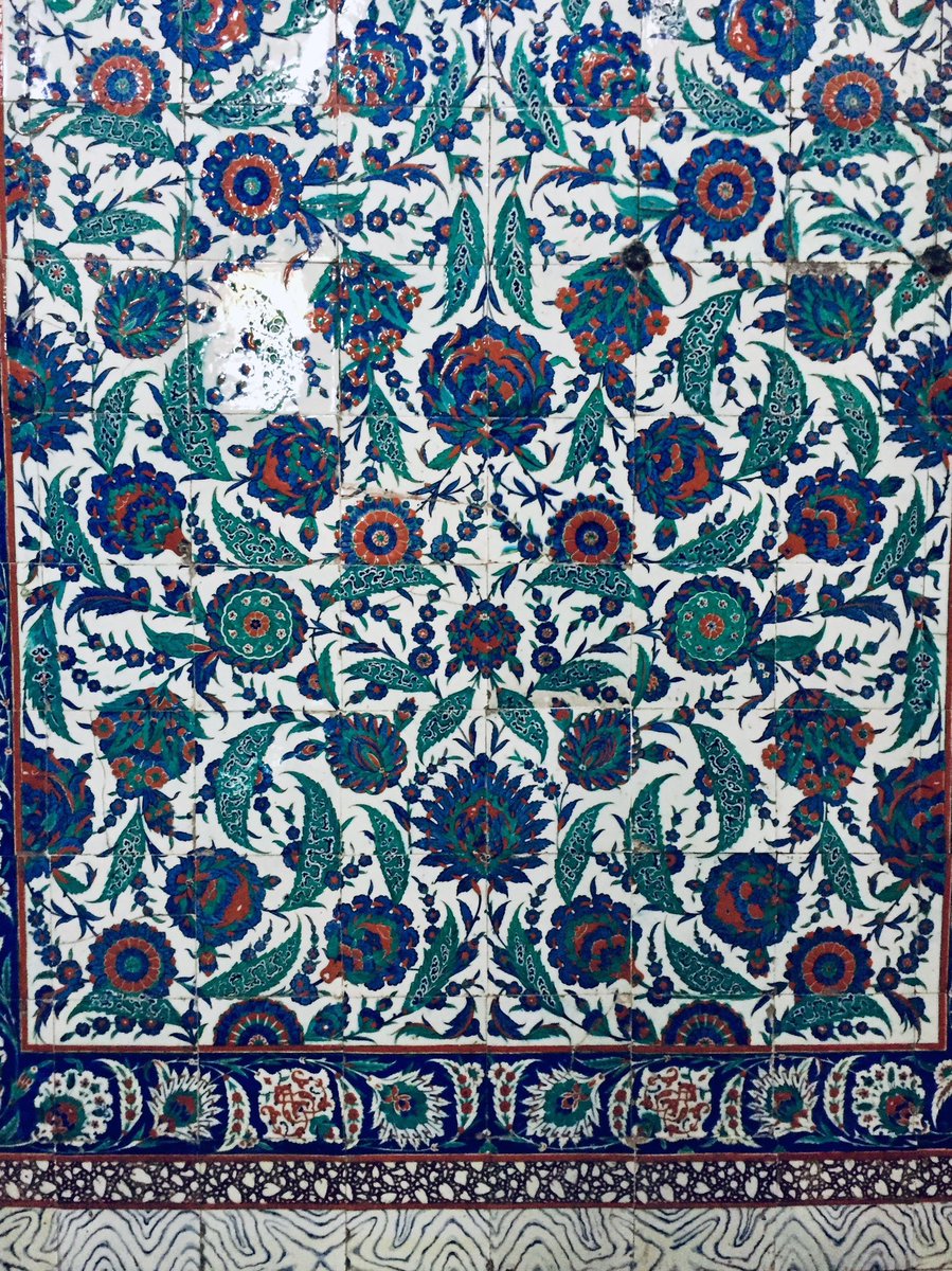 Turkey_Pics's tweet photo. Sokullu Mehmed Pasha Mosque is a Ottoman mosque in the Fatih district, Istanbul, Turkey. It was designed by the imperial architect Mimar Sinan and completed in 1571/2. The mosque is noted for the fine quality of the Iznik tiles that decorate the interior walls 📷 @celalettingunes https://t.co/V1kXi9VRz7