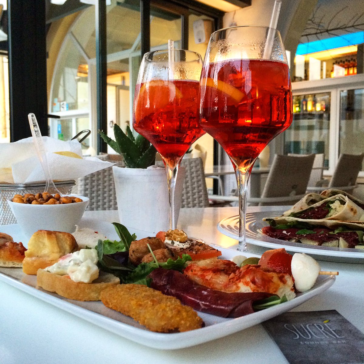 aperitiviamocom's tweet photo. Sucré Café, per il tuo aperitivo sul lago di Iseo https://t.co/nwNhisethc https://t.co/gGQlDnyZ3W