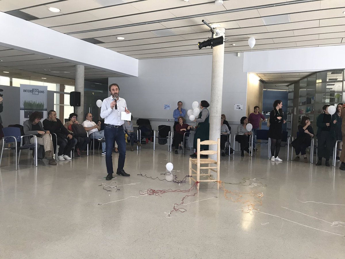 “Per generar canvis el que hem de fer és transformar.  I hem de tenir present que l’entorn és el lloc on passen les coses” diu <a href="/planajordi/">Jordi Plana</a> per cloure el darrer #TransitarLab al <a href="/ajelprat/">Ajuntament del Prat</a> <a href="/ElPratEducacio/">El Prat Educació</a> <a href="/diba/">Diputació de Barcelona</a> <a href="/CulturaDIBA/">Cultura Diputació Barcelona</a> <a href="/interaccio/">Interacció</a> <a href="/pilar_eslava/">PilarEslava#ElPratEnComú 🔻</a> @rafahomet <a href="/oriolllado/">Oriol Lladó</a>