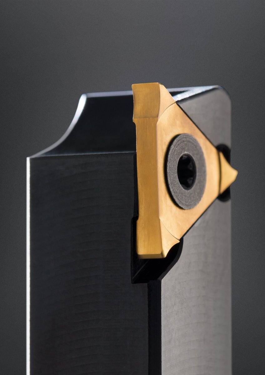 Le système de rainurage 32T 
. Design compatible pour les tours de type suisse et espaces restreints
. Très haute précision et répétabilité de positionnement
. Flux de copeaux optimal grâce à l'absence de bride exterieur