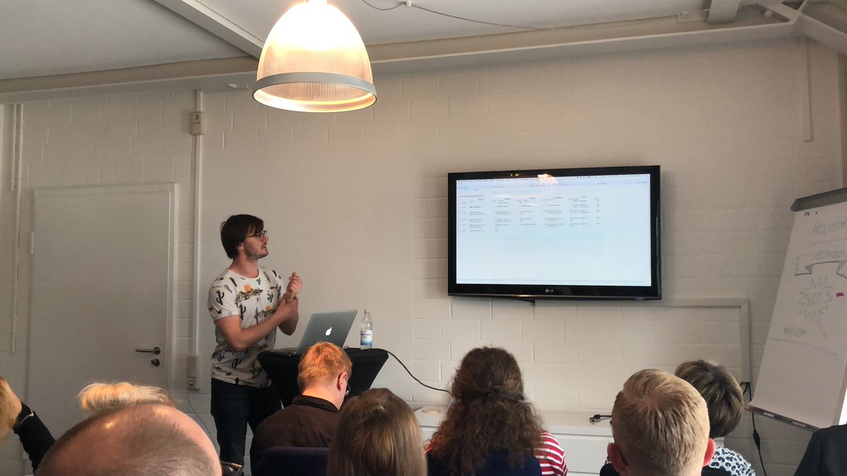 genoadm's tweet photo. Data-Ink-Ratio für Excel-Tabellen - Farbe lenkt ab, also weg damit #bcfl19 https://t.co/OItkRrWRt6