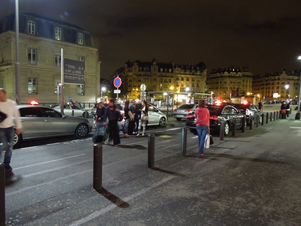 #Taxi #Paris 🚕🇫🇷🚖

#France #Parigi #serviziotaxi #taxilife #cab #taxiphotography #taxicab #StreetPhotography #TaxiNelMondo #Travel #Viaggiare #Viaggiarenelmondo #TaxiinTheWorld #TaxiCabria