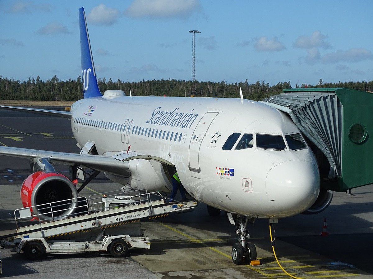 FlightradarO's tweet photo. Hundreds of cancelled flights at SAS Airlines due to strike #Airlines #cancelled #flights #SAS #Strike https://t.co/IMvs6ZggSu https://t.co/p5WPjX7Dqu