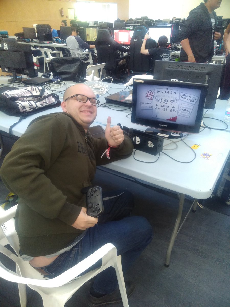Baldtolo's tweet photo. Aquí, sufriendo en la #UGEIV https://t.co/IhEg5N9cA4
