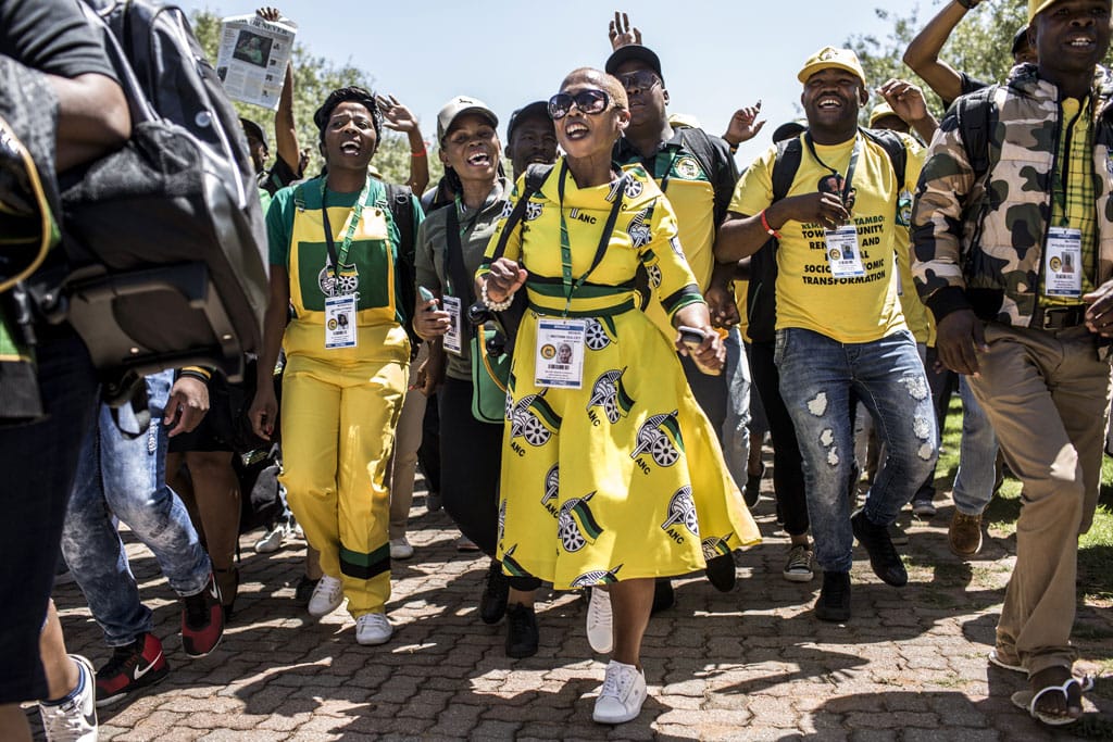 tsholocleo's tweet photo. @MbalulaFikile #MyPartyMyColours
We vote for ANC 🖤💚💛
#GrowSouthAfrica #VoteANC https://t.co/40BCp6lcu5