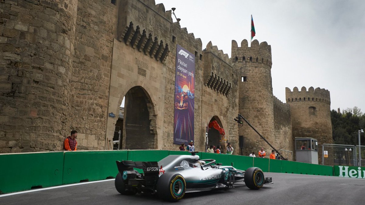 MercedesBenz's tweet image. Narrow roads, long straights, hard braking zones: Learn how our @MercedesAMGF1 Team handles the City Circuit of the Formula 1 race in Baku. More on the #DaimlerBlog: d.ai/f1baku_tw

#Formula1 #Baku #F1 #BradleyLord #MercedesAMGF1