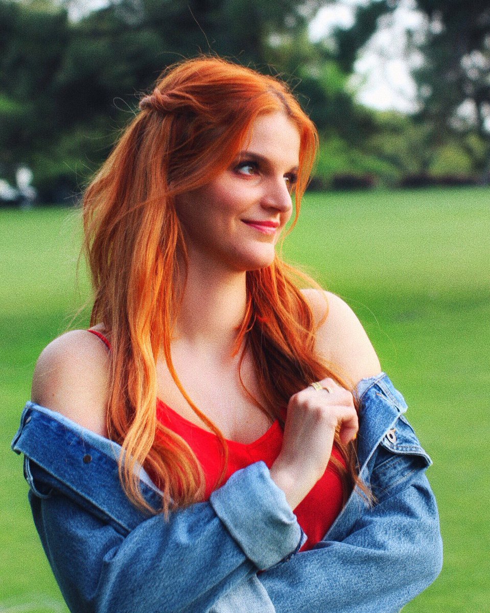 Chiara_Galiazzo's tweet photo. Oggi sono contenta perché finalmente #PioggiaViola è fuori ovunque. Perché vedo che state capendo il perché di questa canzone e di quanto io mi senta libera di essere quello che sono sempre stata. Grazie. 🌧💜

https://t.co/p3rORcgsOh
E grazie anche a @jaxofficial! https://t.co/MUMWrrKJtP