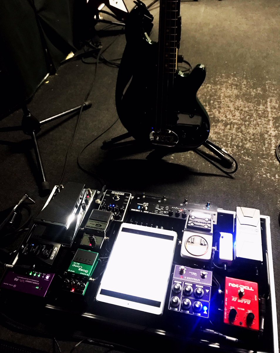 toshi2_basses's tweet photo. My Gear...
#LAKLAND #ESP #EDEN #Roland #BOSS #ARMOR #MORLEY #ComawhiteCustomCable #SIT #basiner #CrewsManiacSound #TDCYOU #VITALAUDIO #MonitorArtist #SignaturePick https://t.co/HyNuk8ZN9r