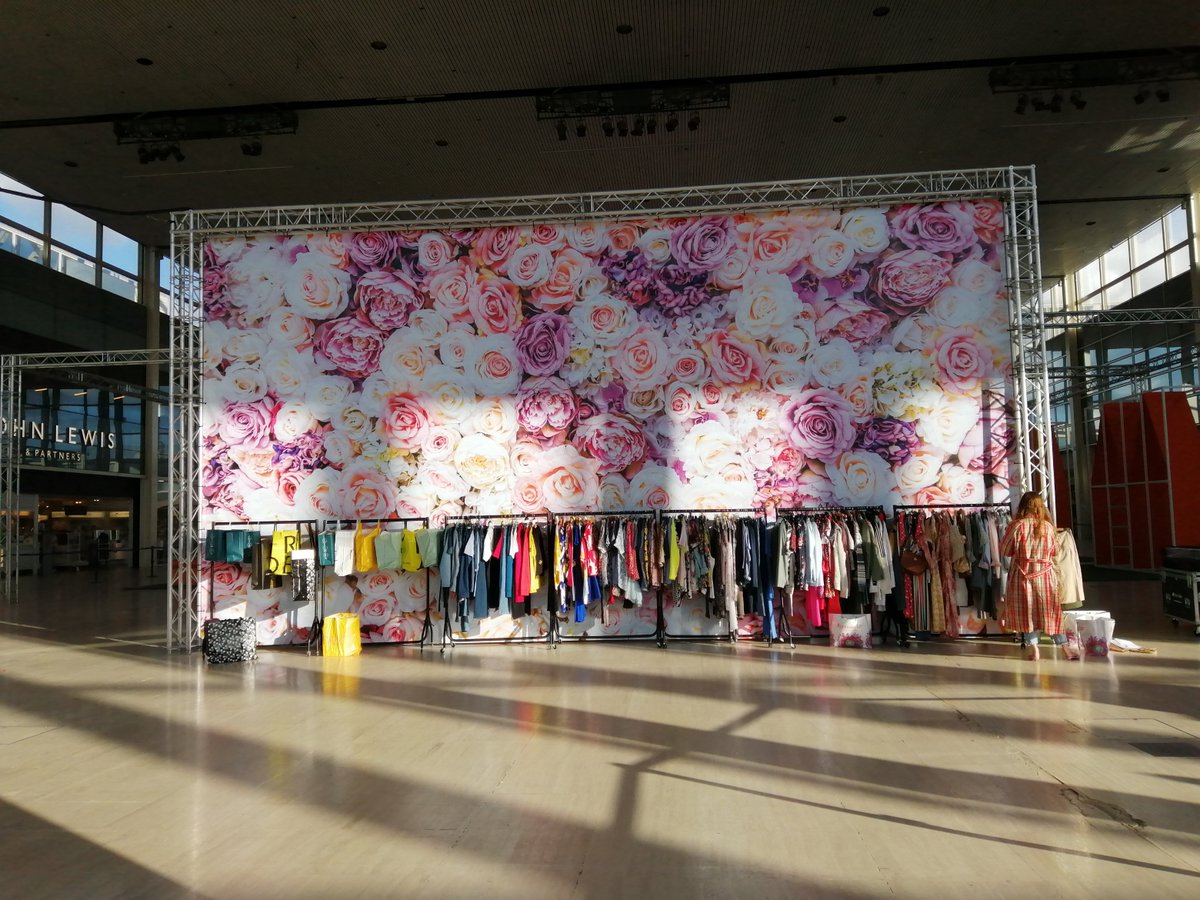 centremk's tweet image. Fancy winning a £500 #centremk giftcard? Take a selfie at our flower wall during #StyleFest this wkend (27/28th April) that showcases your unique fashion sense and comment your picture on our Facebook comp post.. winner will be drawn on Wednesday 1st May.