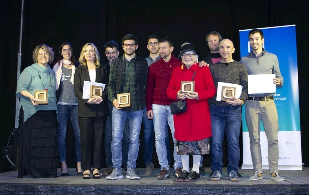vinyolesfactory's tweet photo. Agraïments per als membres del jurat:
@ErmenLlobet @ElisendaTarrats @manelromans @AbelConill @AlbertPuigvert , Mónica Alonso, Angels Guiteras, Tomas Feliu, @marinageli @MontseCorominas @davidgarrofe @RoserSalvat , Lluís Llofre, @JosepMPique , Anna Raventós
#premisadnemprèn https://t.co/7q9wpm1uk3