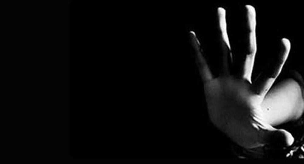 Yosh sariq erotikaning ochiq qin