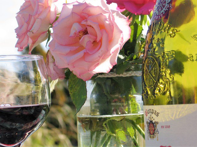 ednoveanfarm's tweet image. Supper in teh garden - one of the little  pleasures of lighter evenings #littlepleasures #suppertable #tablesettingidea