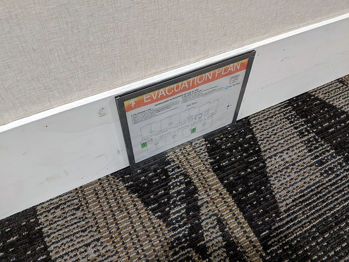 cnvanderwal's tweet photo. Came across this picture of a genius idea. This hotel has the evacuation plan at ground level. This is practical in case the corridors are filled with smoke and you have to stay low and find the exit. What do you think? Have you seen this in real life? https://t.co/Hj1Z9DsF5f