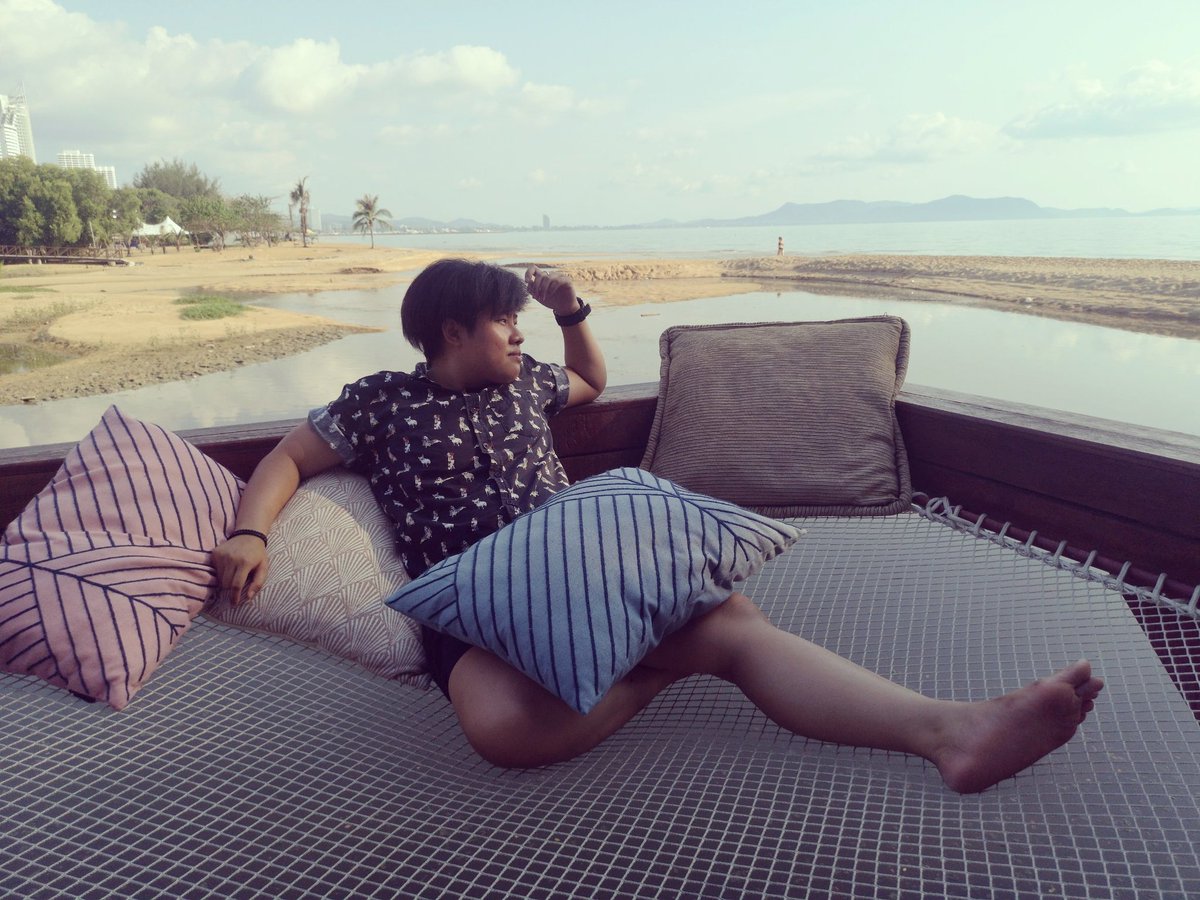 chalernsawat's tweet photo. โลกของผมมันสีเทา โลกของเขามันสีชมพู
#แคปชั่นอกหัก #แคปชั่นเศร้า #คำคมโดน https://t.co/1nGuONKq0u