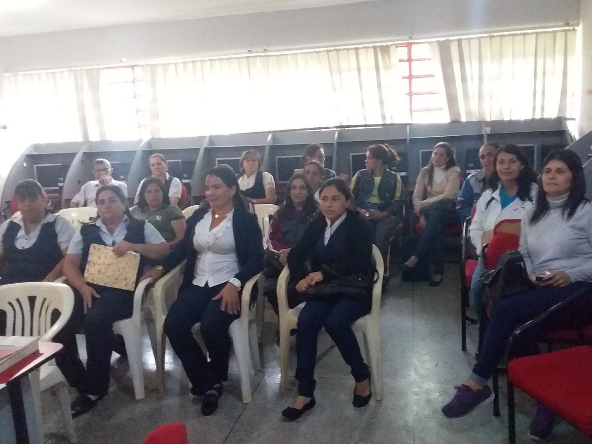 👉#TáchiraPromueveLecturaYescrituraConTricolor. Taller de Lectura y Escritura. @MPPEDUCACION <a href="/Crazet2011/">Crazet2011</a> <a href="/charlychaves/">Charly Rojas Chaves</a> <a href="/divceup/">Comunidades ZET</a> <a href="/BolivarianasZET/">Erika Varela Sayago Escuelas Bolivarianas</a> @ZonaEducTachira <a href="/jaureguic1/">@jaureguic12015</a> <a href="/CLIFPJauregui/">CLIFPMV Jáuregui</a> <a href="/RosangelaOrozco/">Rosangela Orozco</a> @zalatachira