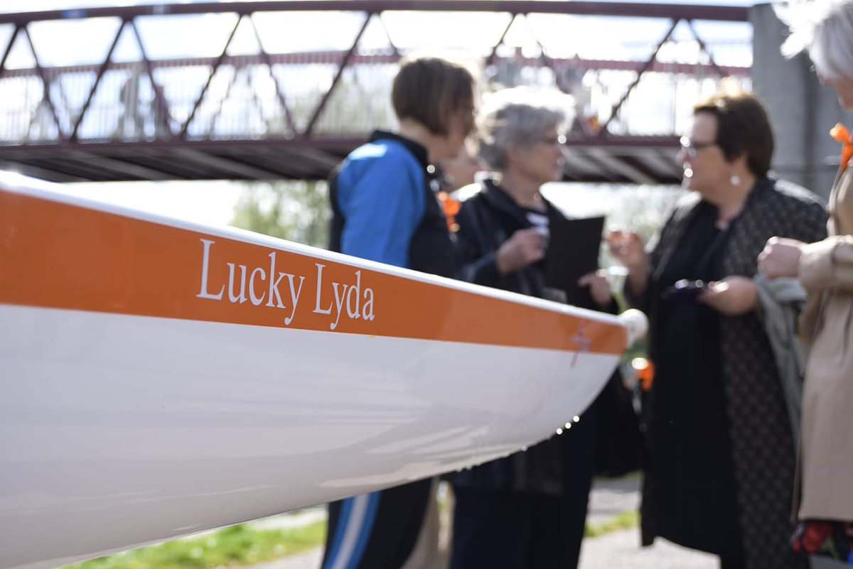 LucyCavBC's tweet photo. We were delighted to welcome donors, alumnae, current club members, as well as supporters from @LucyCavColl to the naming ceremony that took place yesterday in glorious sunshine. We are always grateful to our alumnae and donors for their invaluable support! https://t.co/ebUWP7GgD9