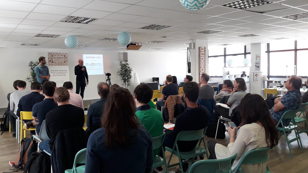 À #Lille, les étudiants de Cheers présentent leur projet à la rentrée de la deuxième promotion de l'#incubateur #Evident ! Leur concept ? Revaloriser la drêche issue des micro-brasseries pour en faire des cookies et crackers
#Entrepreneurship #SocEnt #ESS